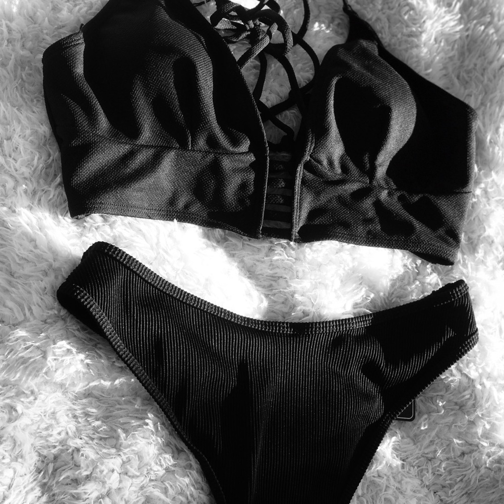 Bathing suits - Picture 7 of 8